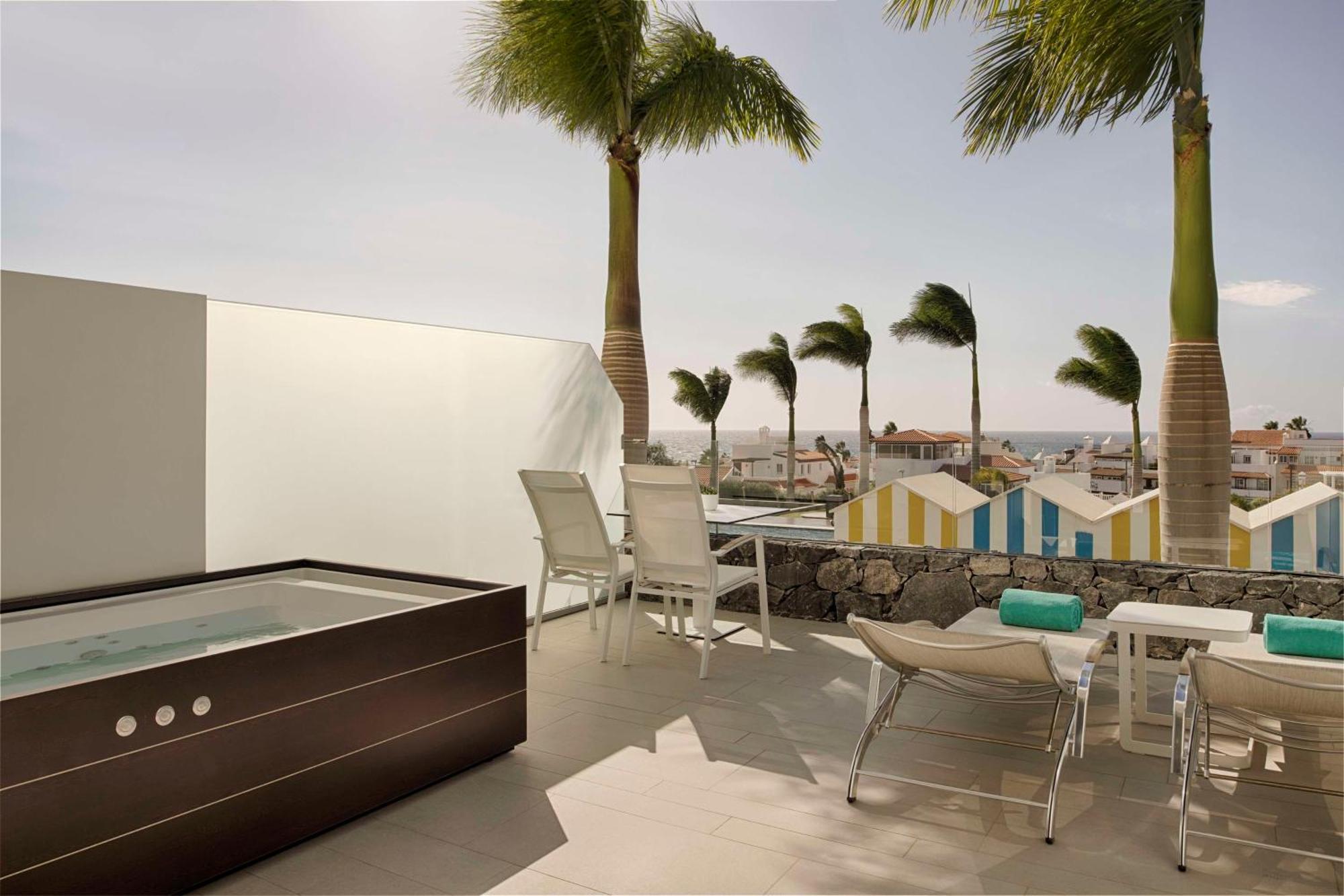 Suite Junior outdoor hot tub,1499392741:JPEG